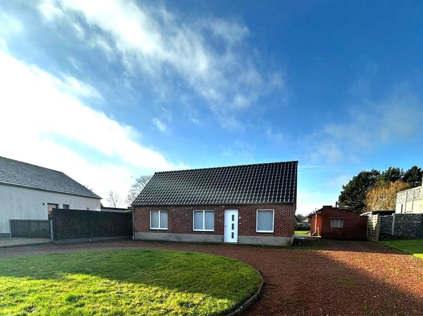 Gerenoveerde vrijstaande woning op ruim perceel (927 m²) te koop.&lt;br /&gt;
&lt;br /&gt;
In de Tulpenstraat 18 te Meeuwen, vlakbij het centrum ligt deze gerenov